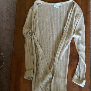 🎁Women’s sweater, tan, size small, very simple design, no closures or buttons